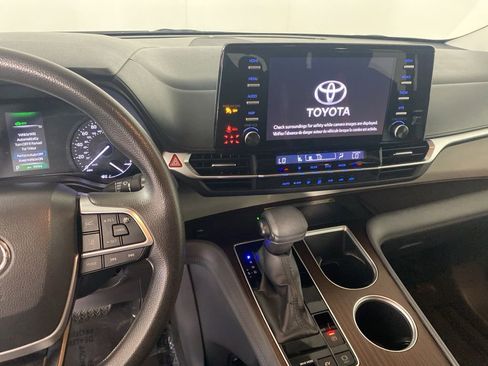 Used 2021 Toyota Sienna LE w/ LE Plus Package AWD/4WD image 12