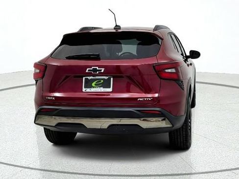 Used 2024 Chevrolet Trax ACTIV w/ Sunroof Package FWD image 8