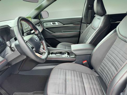 Used 2025 Ford Explorer ST-Line w/ ST-Line Street Pack AWD/4WD image 13