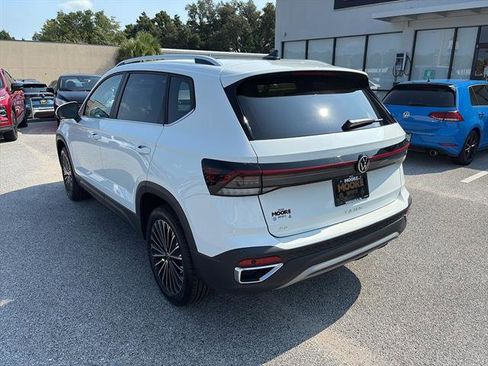 New 2025 Volkswagen Taos SE image 4