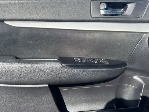 Used 2013 Subaru Outback 2.5i Premium w/ All-Weather Pkg image 8