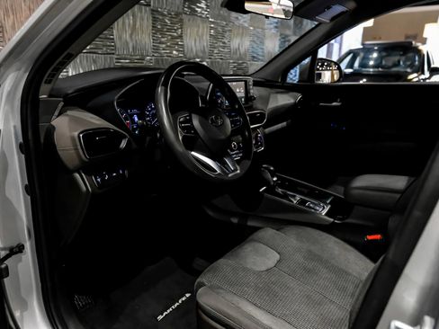 Used 2019 Hyundai Santa Fe SE image 3