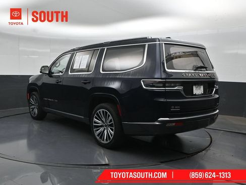 Used 2022 Jeep Grand Wagoneer Series III AWD/4WD image 8