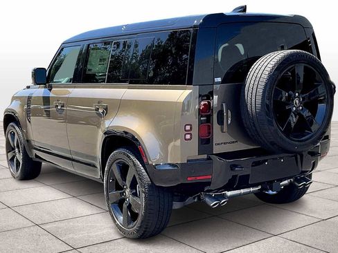 New 2025 Land Rover Defender 110 X-Dynamic SE image 3