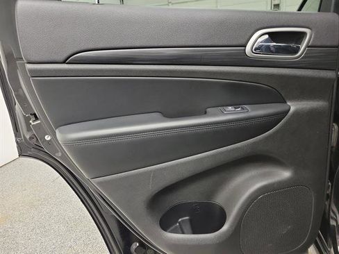 Used 2019 Jeep Grand Cherokee Altitude image 10
