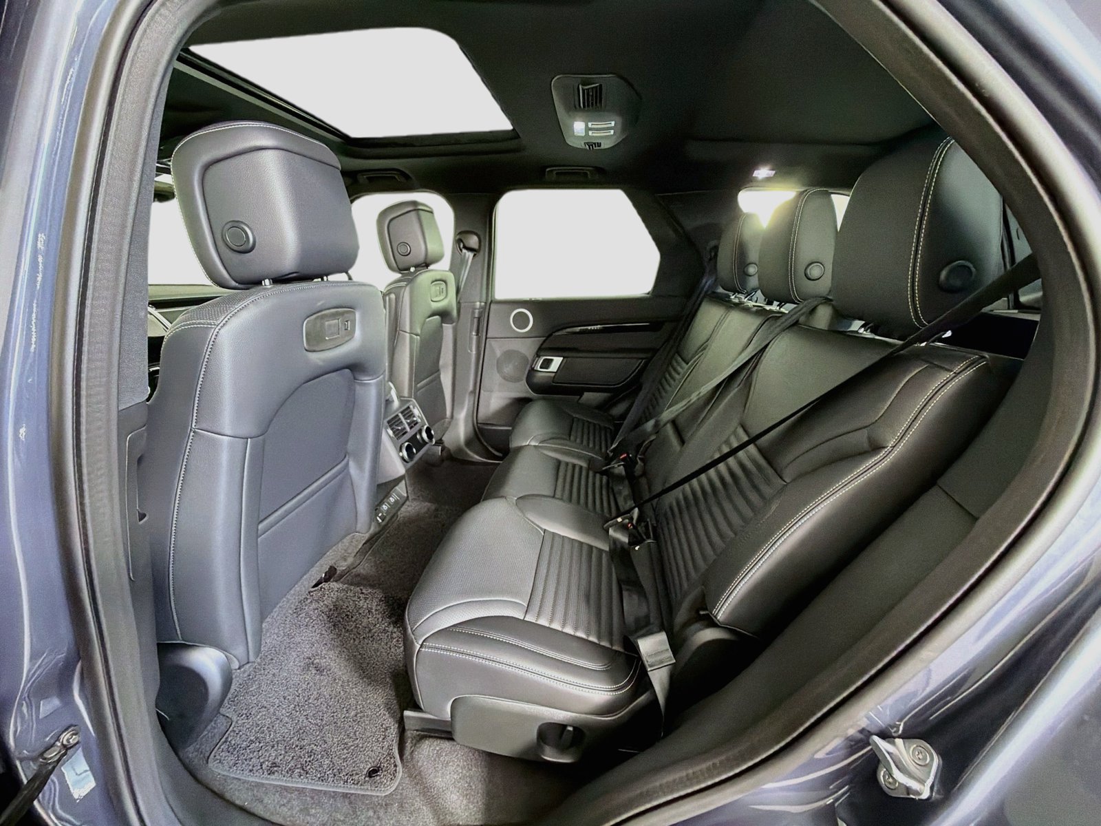 New 2026 Land Rover Discovery S AWD/4WD image 27