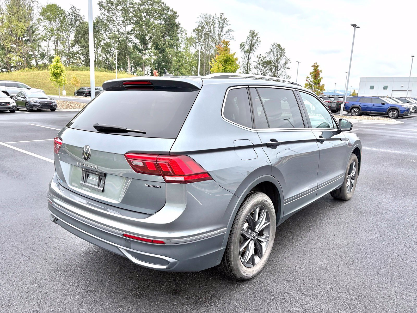 Used 2024 Volkswagen Tiguan SE AWD/4WD image 7