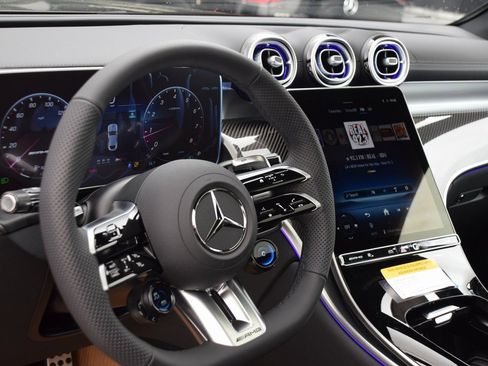 New 2025 Mercedes-Benz GLC 43 AMG 4MATIC Coupe image 17