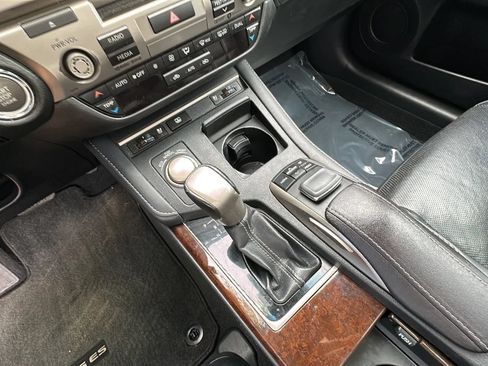 Used 2017 Lexus ES 350 w/ Luxury Package FWD image 10