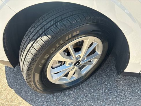 Used 2022 Kia Carnival LX FWD image 9