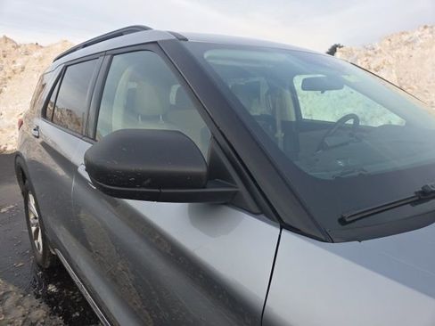 Used 2022 Ford Explorer XLT w/ Equipment Group 202A image 3