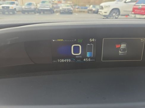 Used 2018 Toyota Prius Three image 17