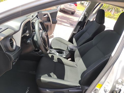 Used 2014 Toyota RAV4 XLE AWD/4WD image 10