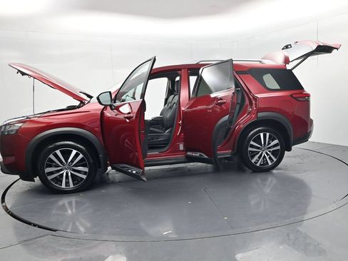 Used 2024 Nissan Pathfinder Platinum w/ Black Appearance Package AWD/4WD image 71