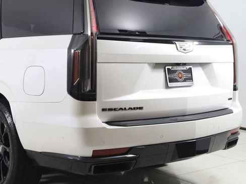 Used 2021 Cadillac Escalade ESV Sport Platinum w/ LPO, ONYX Package AWD/4WD image 30