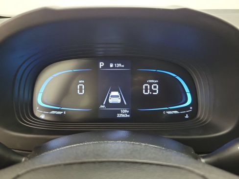 Used 2025 Hyundai Venue Limited FWD image 24
