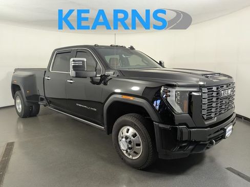 Used 2025 GMC Sierra 3500 Denali Ultimate AWD/4WD image 1