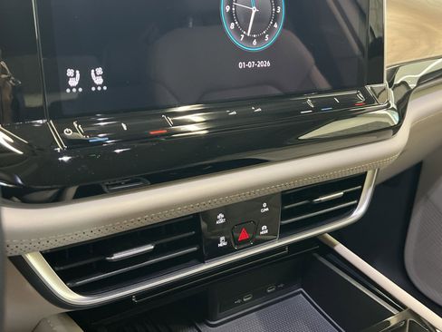 Used 2025 Volkswagen Atlas SE image 16