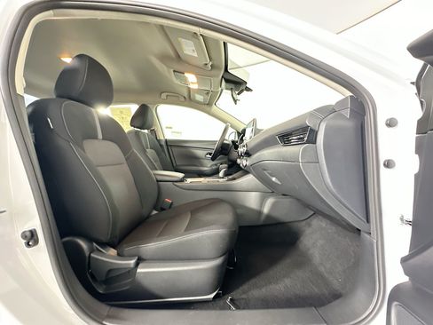 Used 2025 Nissan Sentra SV FWD image 29