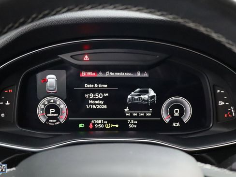 Used 2022 Audi Q8 Premium image 15