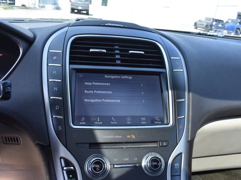 Used 2020 Lincoln Nautilus Reserve image 18