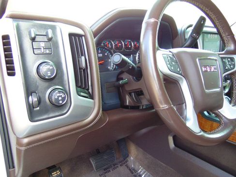 Used 2018 GMC Sierra 1500 SLT AWD/4WD image 18