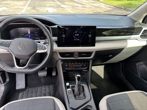 Used 2025 Volkswagen Taos SE FWD image 28
