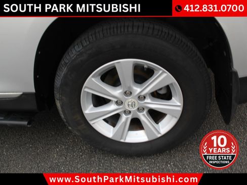 Used 2011 Toyota Highlander SE w/ Tow Pkg image 6