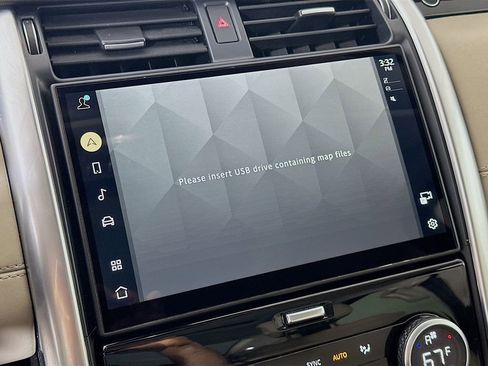 Used 2021 Land Rover Discovery S image 16