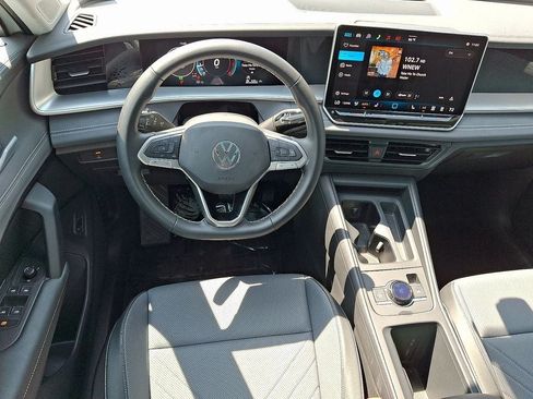 New 2026 Volkswagen Tiguan SE w/ Panoramic Sunroof Package AWD/4WD image 12