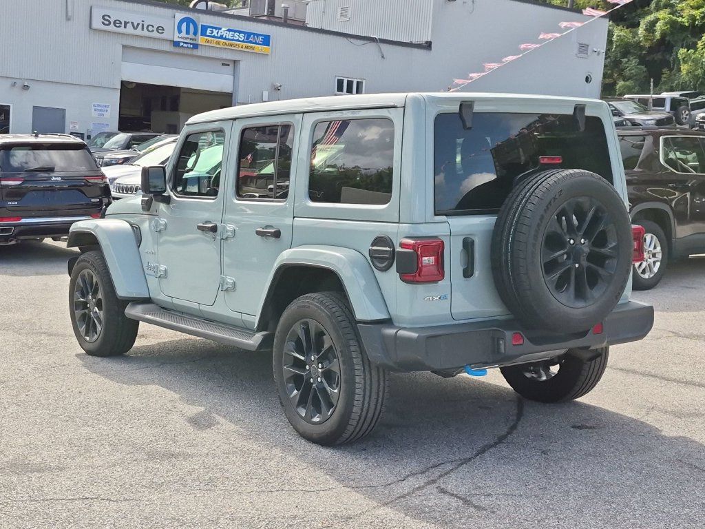 Used 2024 Jeep Wrangler Unlimited Sahara w/ Technology Group AWD/4WD image 9