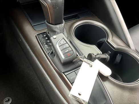 Used 2022 Toyota Camry SE FWD image 14