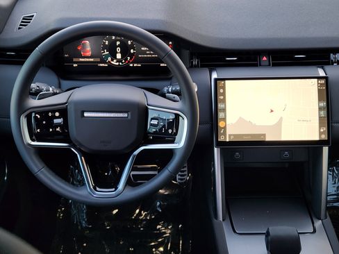 Certified 2025 Land Rover Discovery Sport Dynamic SE image 29