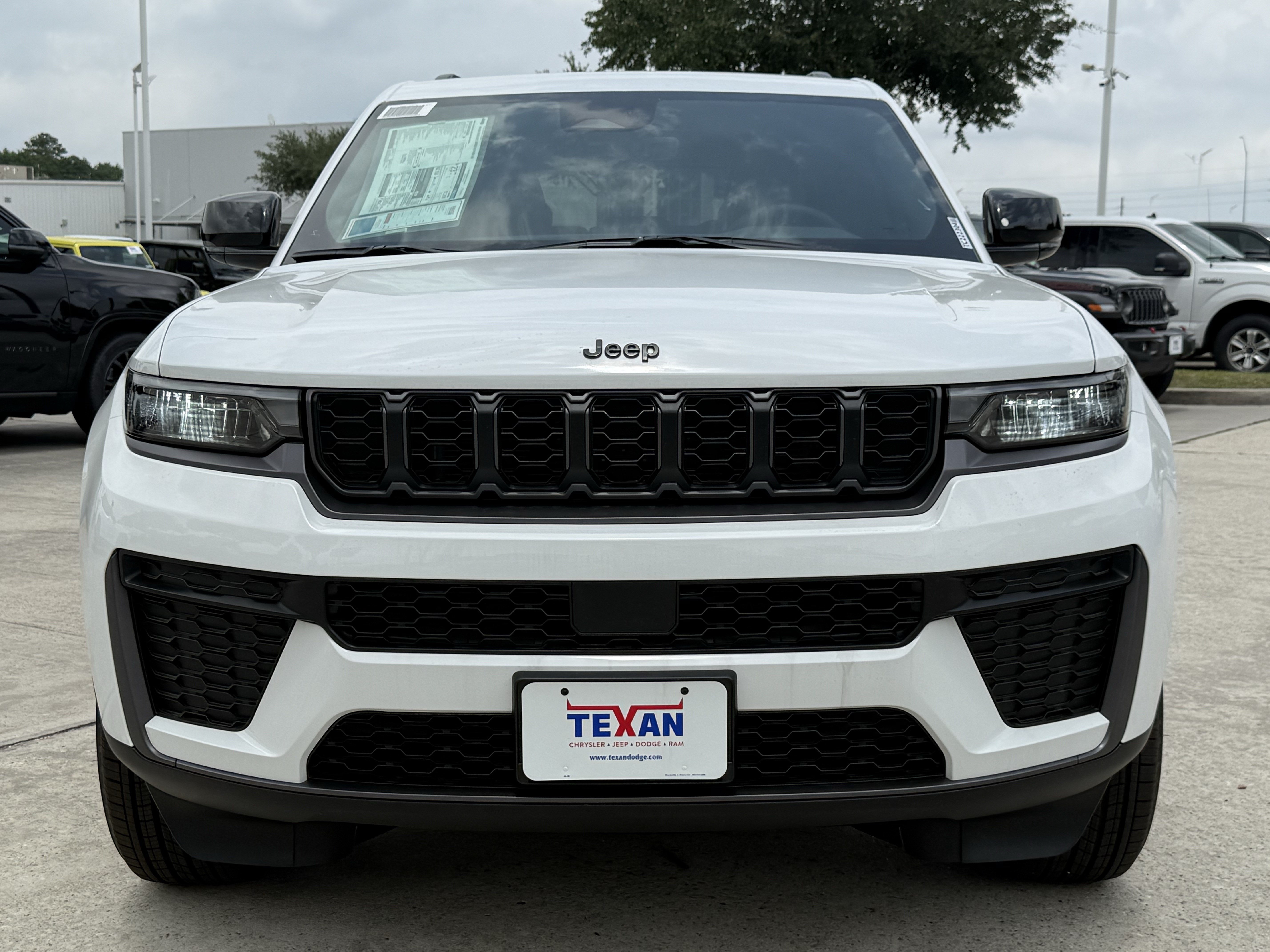 New 2026 Jeep Grand Cherokee Altitude RWD image 7