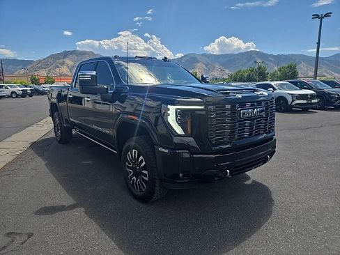 Used 2025 GMC Sierra 3500 Denali Ultimate AWD/4WD image 3