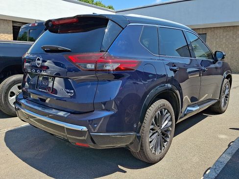 Used 2024 Nissan Rogue Platinum AWD/4WD image 3