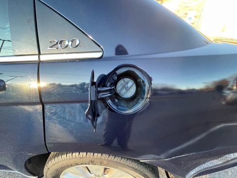 Used 2014 Chrysler 200 LX image 39