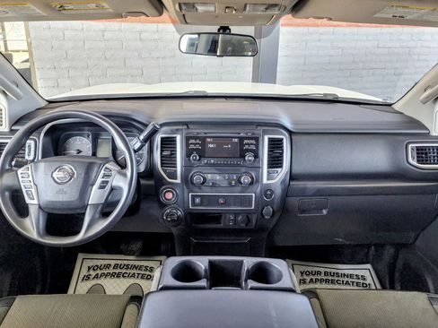 Used 2017 Nissan Titan S image 9