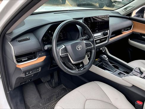 Used 2025 Toyota Grand Highlander FWD image 18