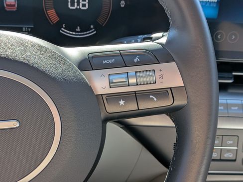 Certified 2025 Hyundai Kona SEL AWD/4WD image 18