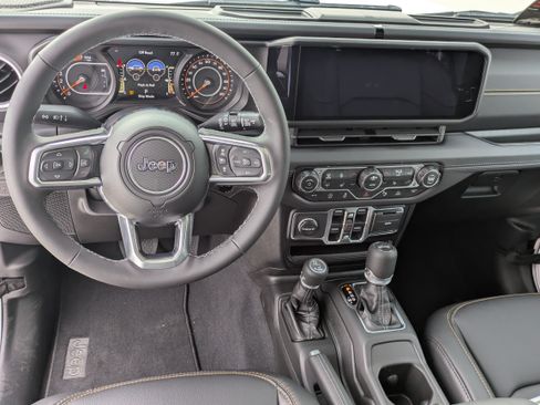 New 2026 Jeep Wrangler Unlimited Sahara AWD/4WD image 15