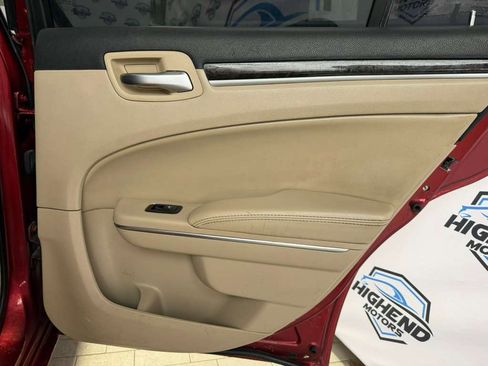 Used 2014 Chrysler 300 w/ Driver Convenience Group image 20