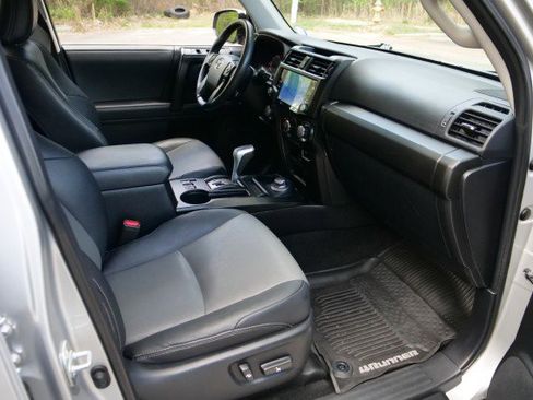 Used 2020 Toyota 4Runner SR5 Premium image 35