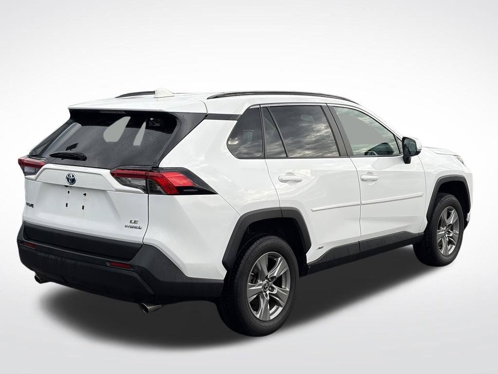 Used 2024 Toyota RAV4 LE AWD/4WD image 6