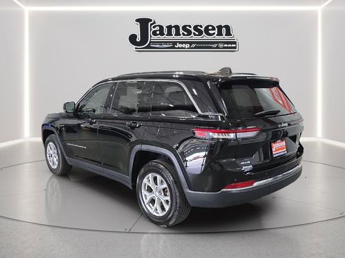 Used 2023 Jeep Grand Cherokee Limited AWD/4WD image 3