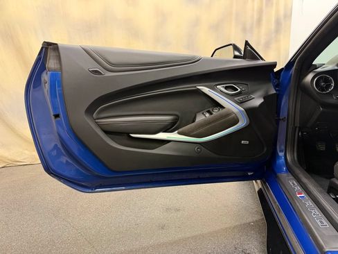 Used 2019 Chevrolet Camaro SS RWD image 13