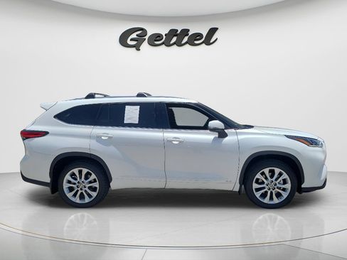 Used 2022 Toyota Highlander Limited AWD/4WD image 4