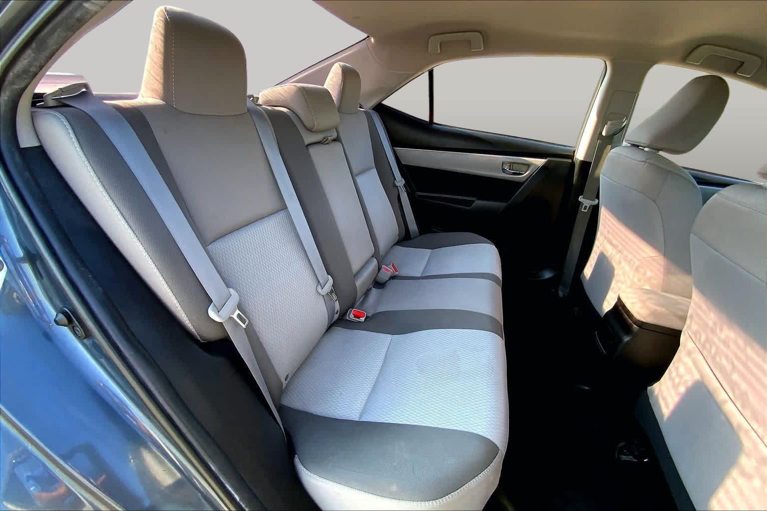Used 2018 Toyota Corolla LE FWD image 19