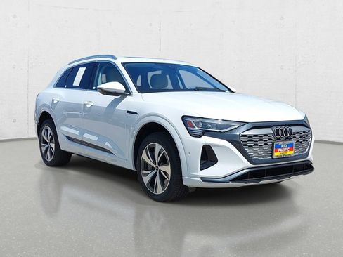 Used 2024 Audi Q8 e-tron Premium Plus w/ Premium Plus Package AWD/4WD image 3