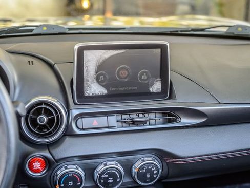 Used 2017 FIAT 124 Spider Abarth image 31